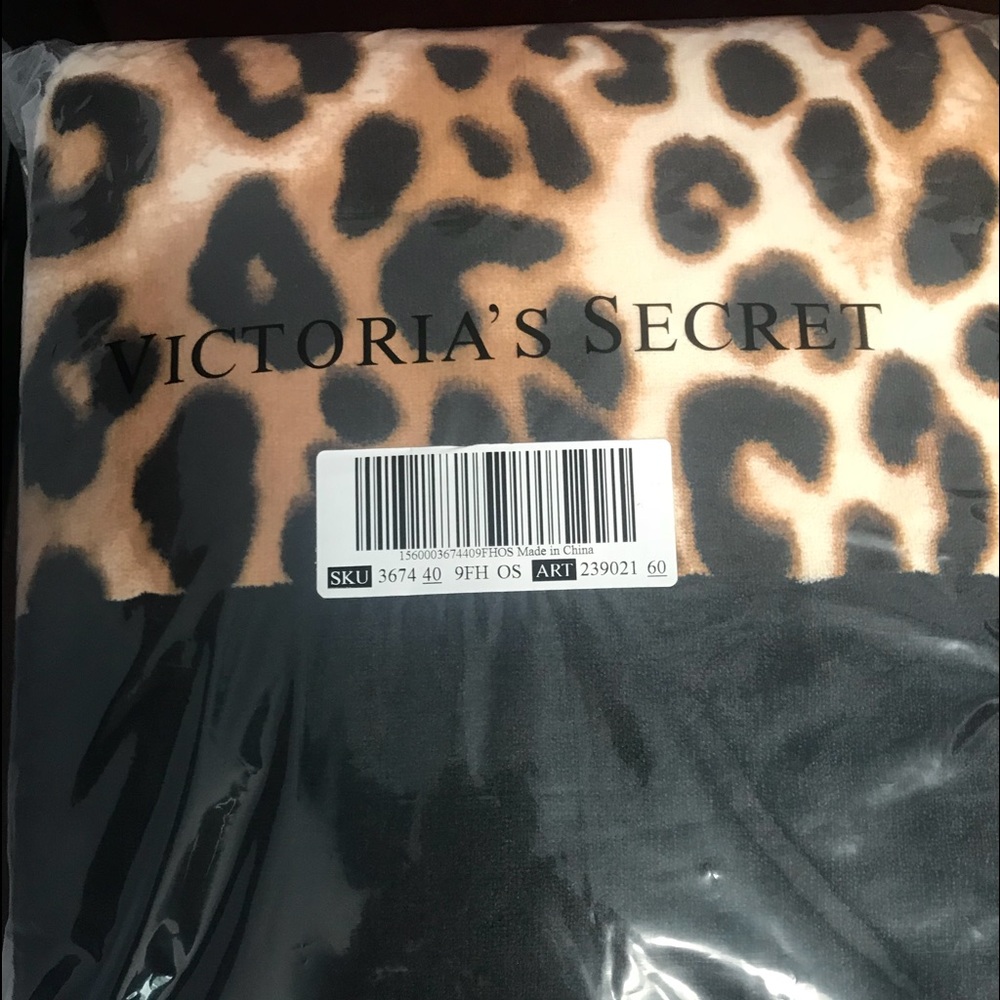 VS PINK Sherpa Blanket